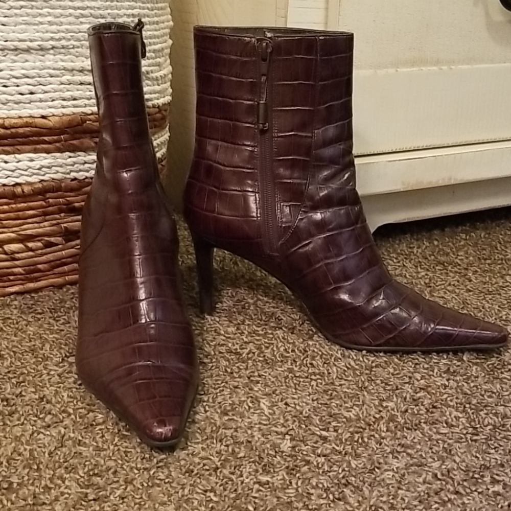 Lauren Ralph Lauren Brown Crocodile booties sz 7.5